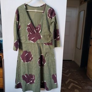 Patagonia Floral V-Neck Green and Purple Cotton Womens Dress Size M